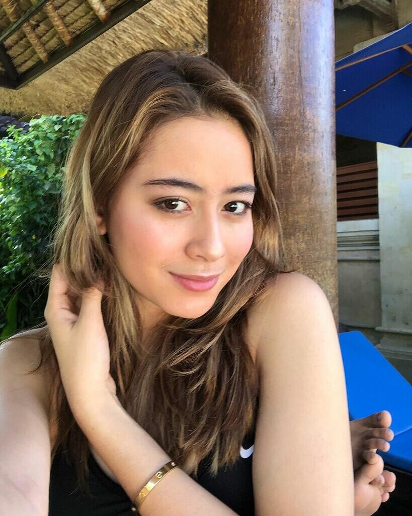 Putih Dan Cantik Bersinar Kecantikan Laura Theux Membuat Netizen Jatuh Hati