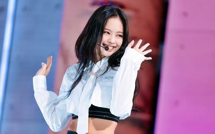 Rok Jennie Blackpink Melorot di Depan 125 Ribu Penonton Coachella, Netizen Respect!