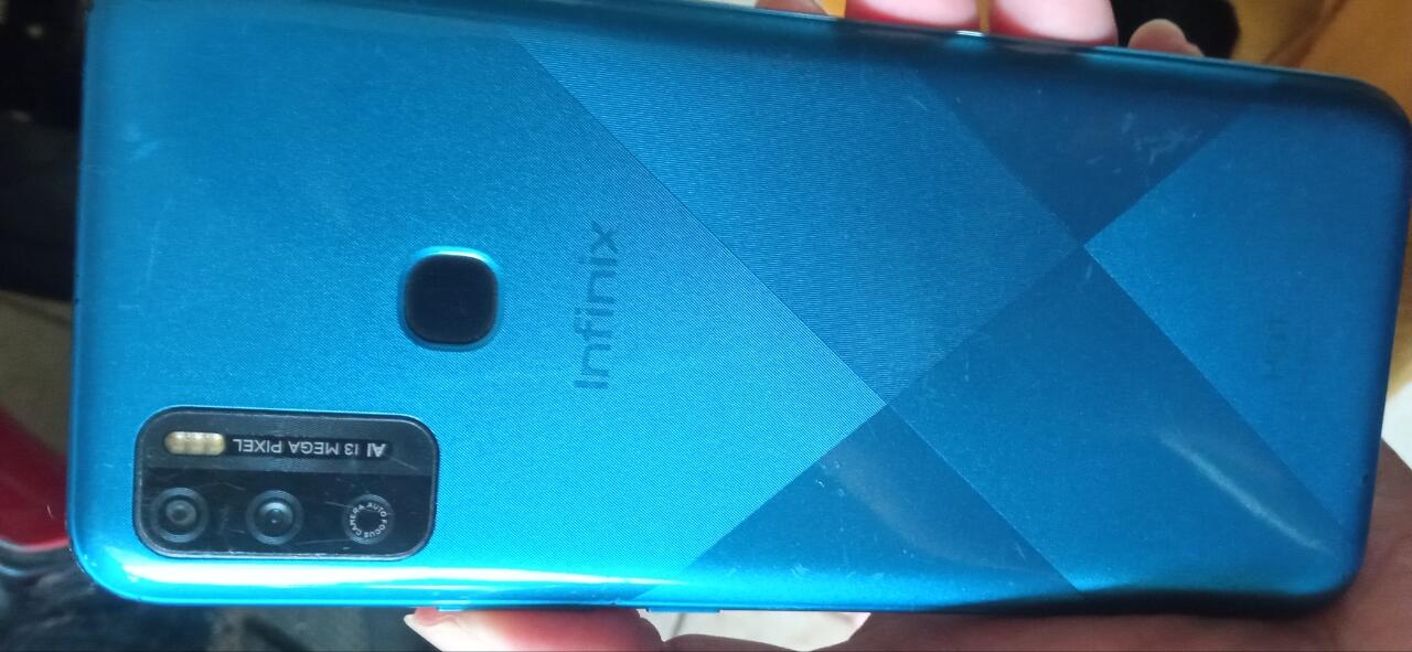 Infinix Hot 9 / Ram 4 / 64 GB / Seken.
Batangan aja..., Bonus Charger + Kabel