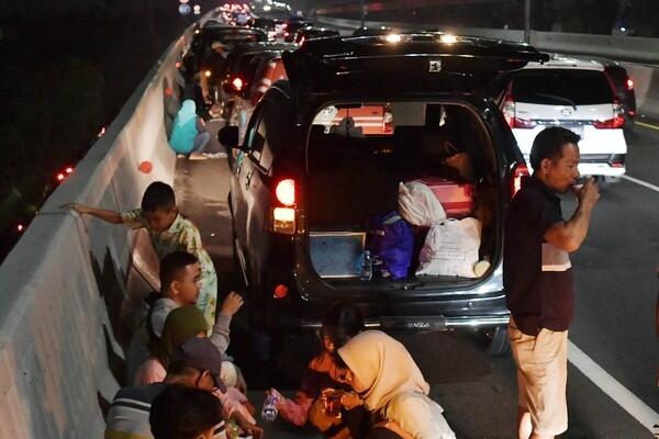 Dear Pemudik, Kalau Capek Sandar di Bahu tapi Jangan Bahu Jalan Juga