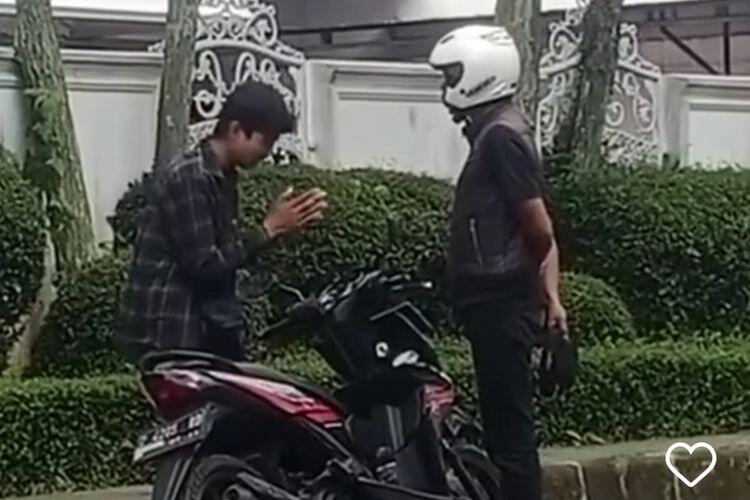 Pengendara Motor di Cimahi Dihajar hingga Kejang Walau Sudah Minta Maaf