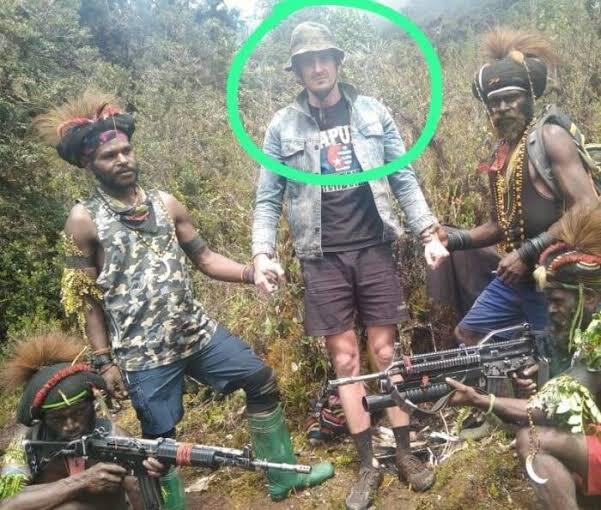 Beredar Foto Senjata Canggih Diduga Milik KKB Papua, M16A2 AS hingga AK2000P China