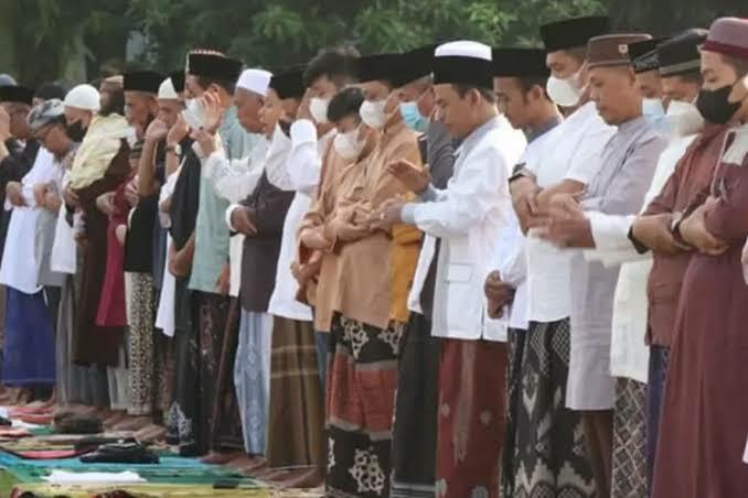 3 Kelompok yang Merayakan Idul Fitri Lebih Awal Dari yang Ditetapkan Pemerintah!