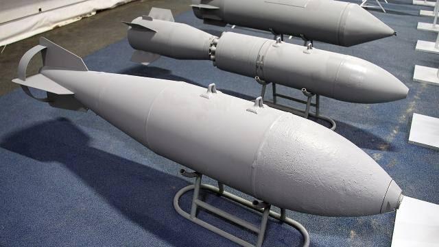 Su-34 Rusia Secara Tidak Sengaja Menjatuhkan Bom di Kotanya Sendiri