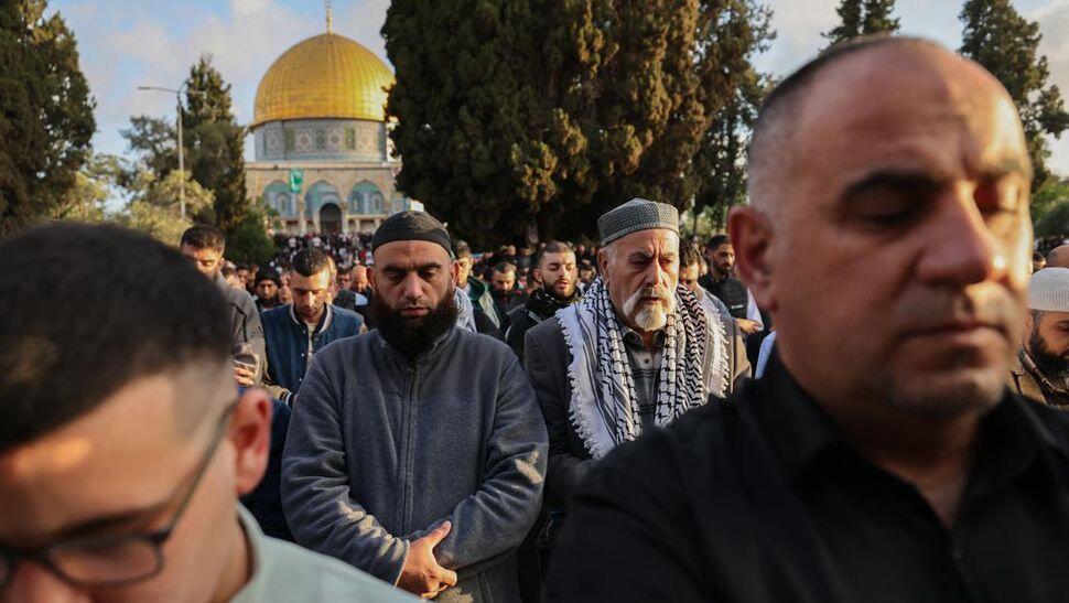 Jokowi-Ganjar Salat Id di Masjid Sheikh Zayed Solo