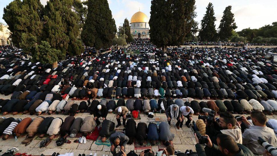 Jokowi-Ganjar Salat Id di Masjid Sheikh Zayed Solo