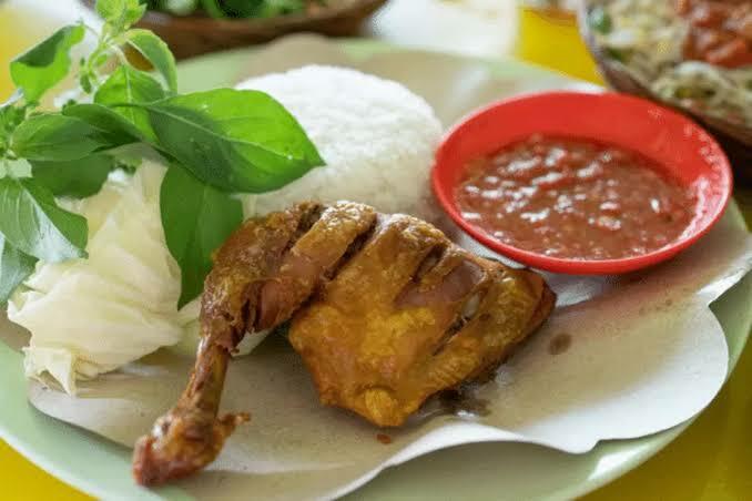 Viral Warung Nasi Ayam Pasang Harga Selangit di Rest Area Tol Cipali, Wajarkah?