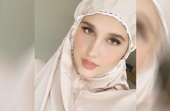 Dianggap Terlalu Seksi, Cinta Laura Dihujat Netizen Saat Ucapkan Selamat Idul Fitri!