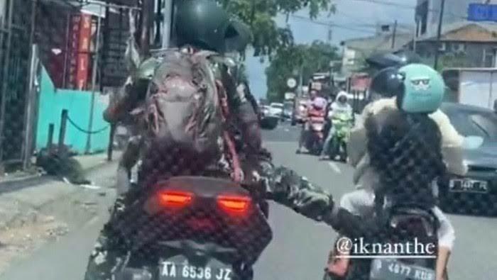 Kronologi Oknum TNI Tendang Ibu-ibu Naik Motor, Ternyata Penyebabnya Sepele!