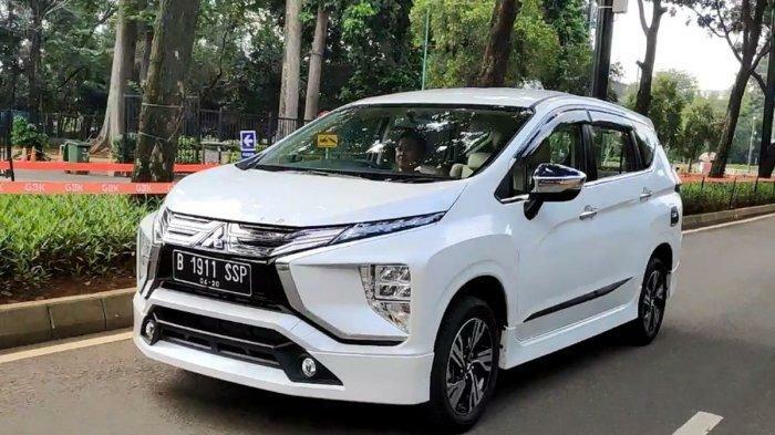 Demi Terlihat Sukses, Pria Ini Sewa Mobil Xpander Untuk Mudik ke Kampung!