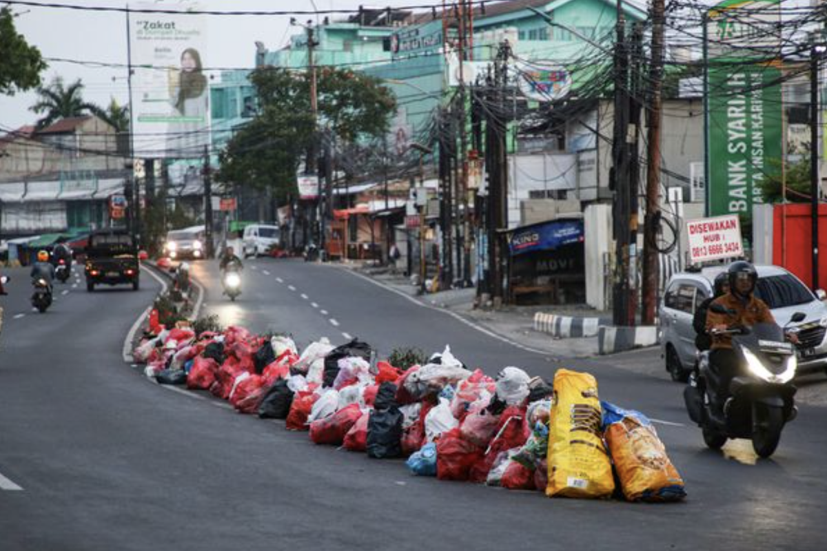 Kebiasaan Buang Sampah di Jalanan Ciledug, Warga: Ditegur Malah Galakan yang Membuang