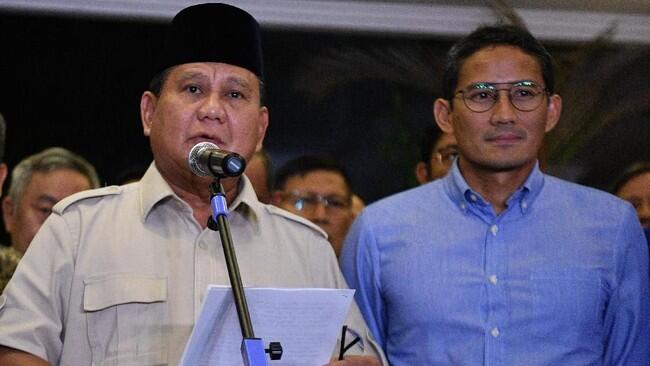 Prabowo Tertawa Disodori Dasco Surat Pamit Sandi: Kamu Pegang Aja Dulu