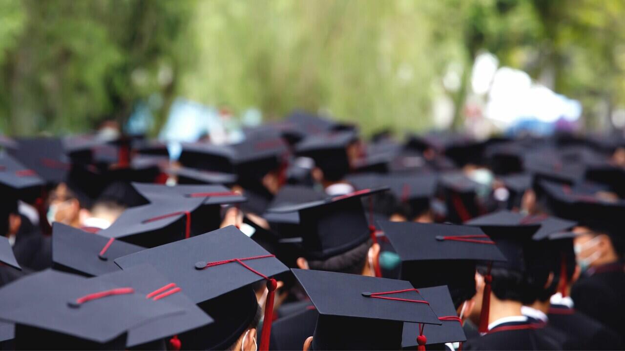 Orang Berpendidikan Tinggi Lebih Rentan Selingkuh? Kok Bisa?