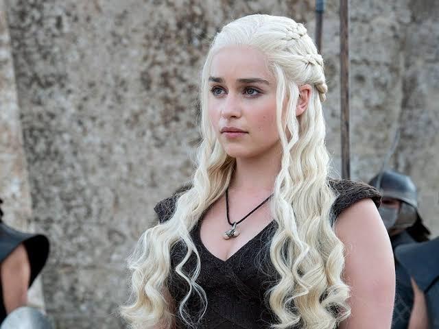 Emilia Clarke, Tokoh Penting Yang Membuat Game Of Throne Populer!