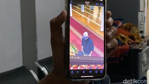 Viral Bule Ludahi Imam Masjid di Bandung yang Sedang Putar Murottal Al-Qur'an
