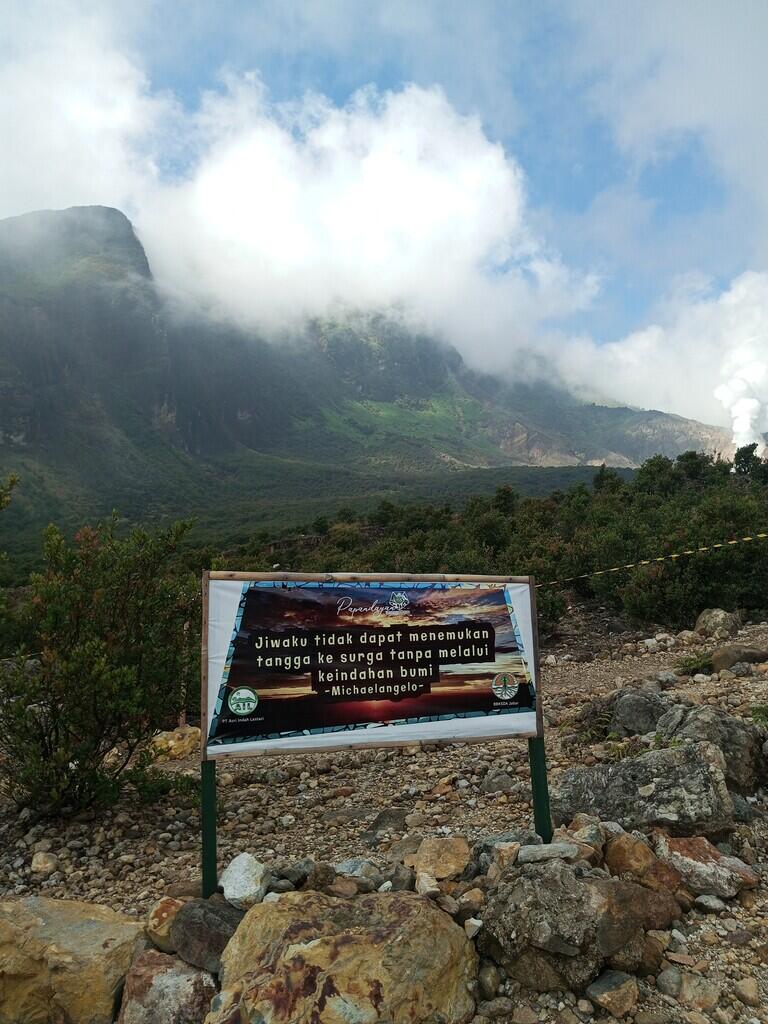 Gokilnya Jalur Menuju Kawah Gunung Papandayan