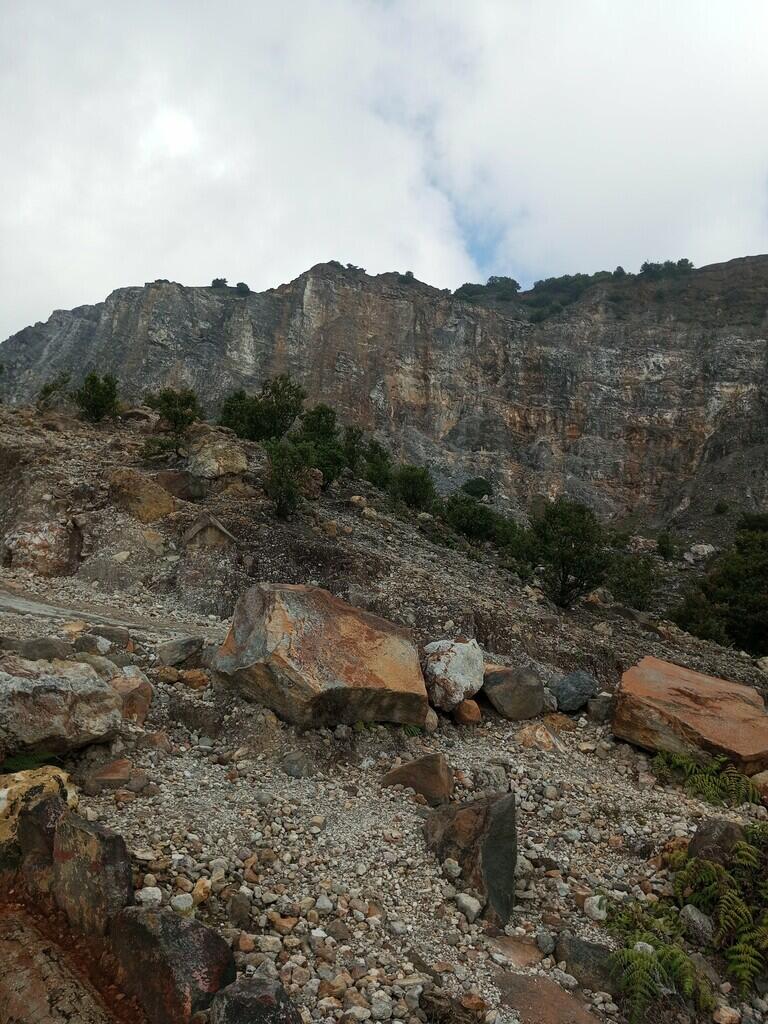Gokilnya Jalur Menuju Kawah Gunung Papandayan