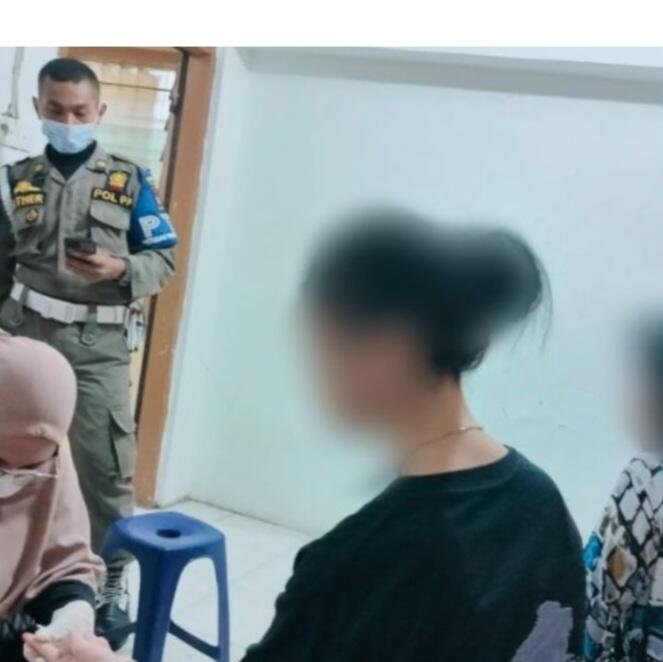 Satpol PP Padang Amankan 16 Orang dari Tempat Hiburan Malam