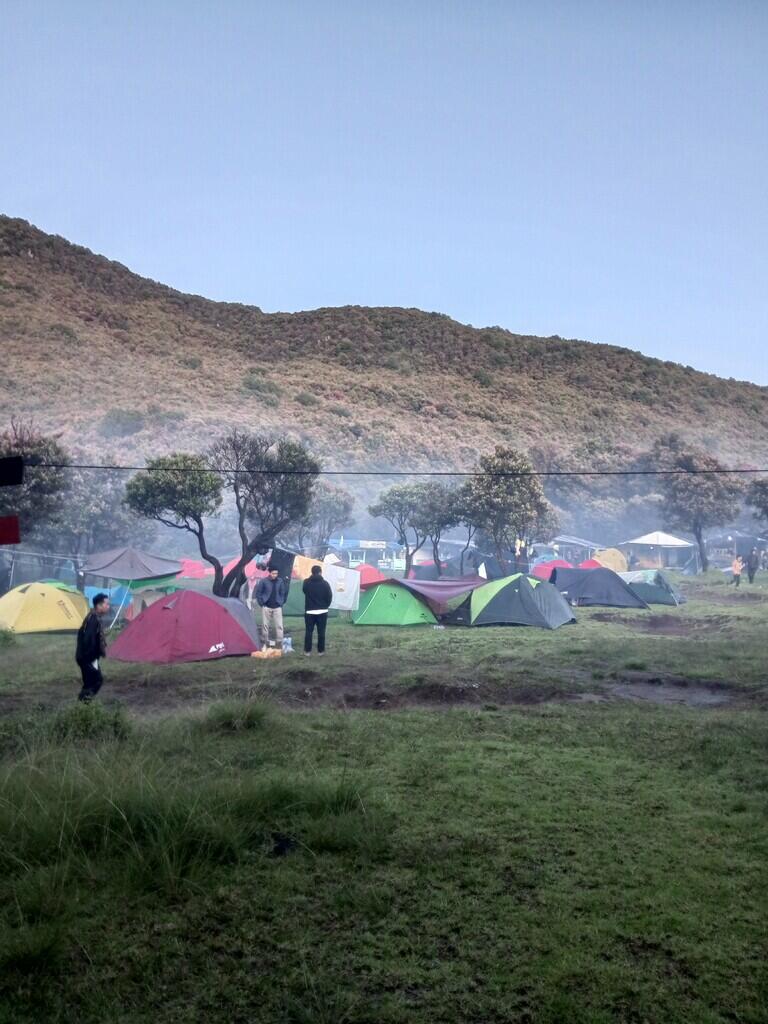 Gokilnya Jalur Menuju Kawah Gunung Papandayan