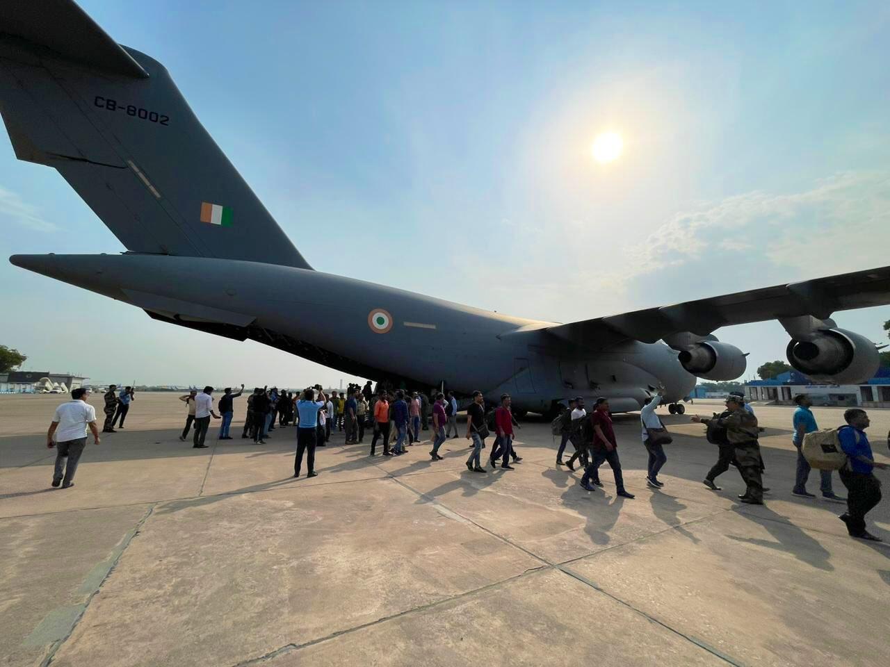 Mission Accomplished: C-17 dan C-130J Sukses Evakuasi Warga India dari Sudan