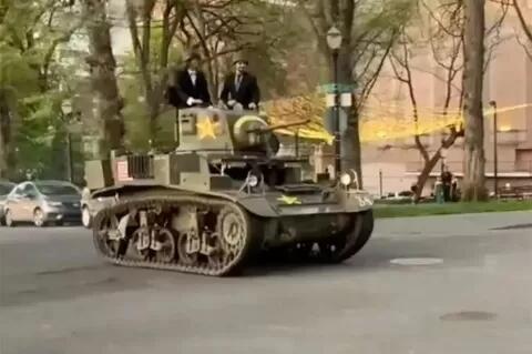 Remaja AS Naik Tank Perang Dunia II ke Pesta Perpisahan Sekolah: Kami Tak Suka yang