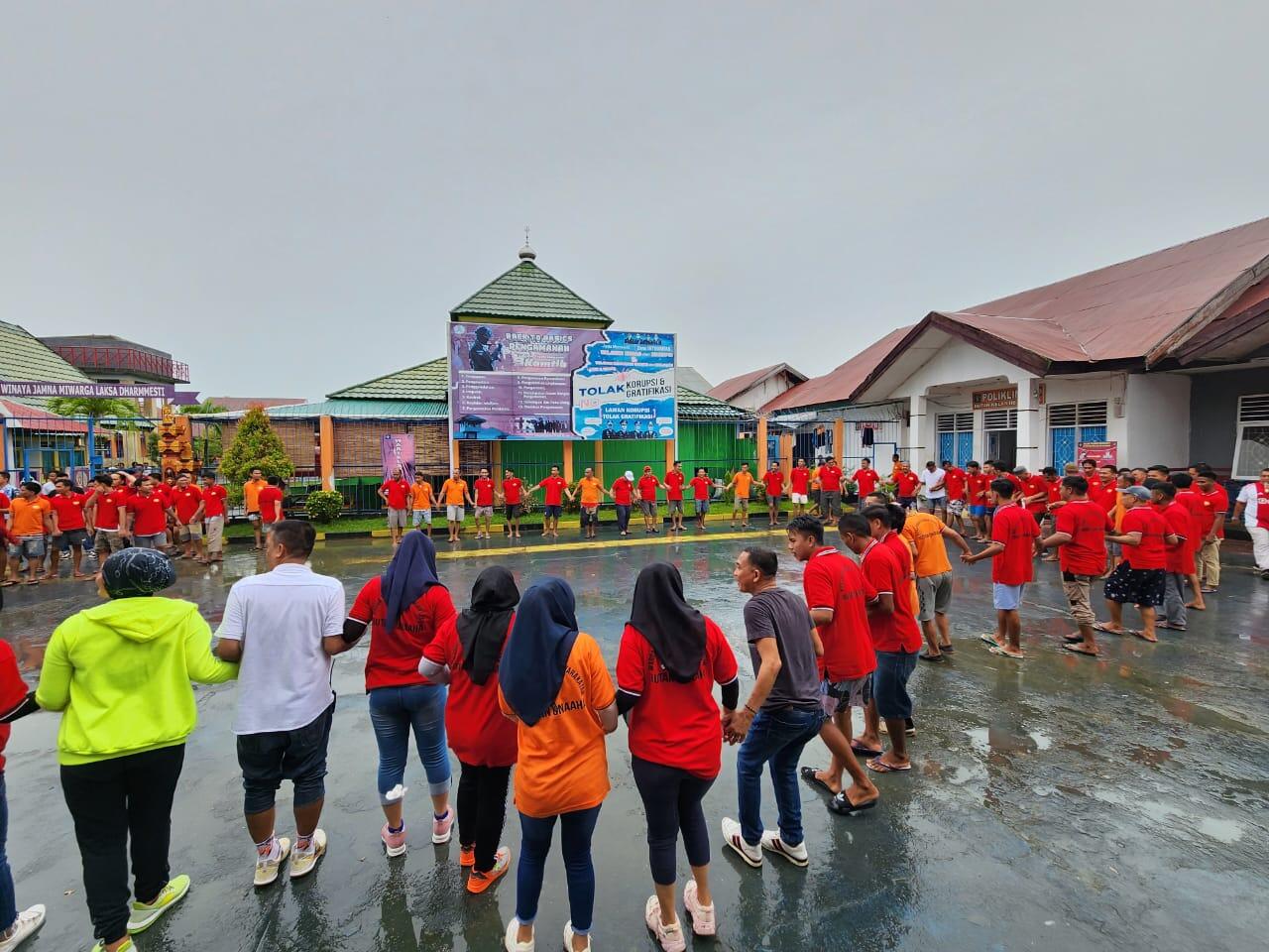 BANGUN KEAKRABAN DENGAN WARGA BINAAN PETUGAS RUTAN UNAAHA LULO BERSAMA DI JUMAT CERIA