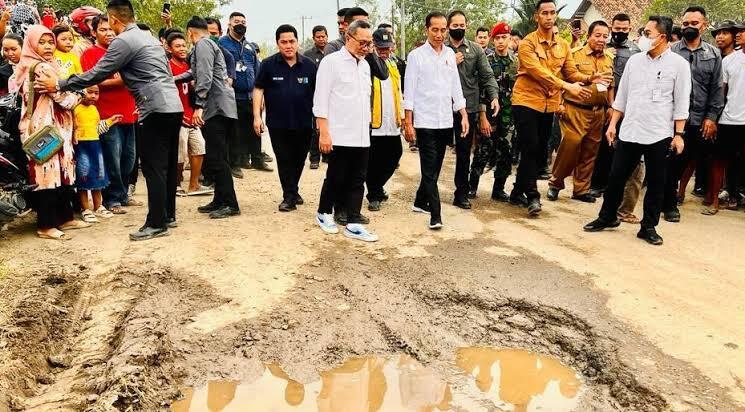 Bukan Cari Simpati, Ini Tujuan Presiden Jokowi Lewat Jalan Rusak Kunjungan ke Lampung