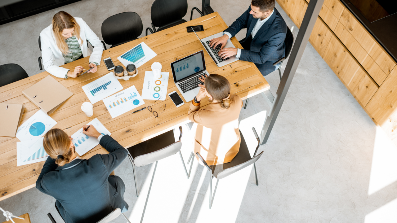 Memanfaatkan Teknologi Meeting Room untuk Produktivitas dan Efisiensi Bisnis