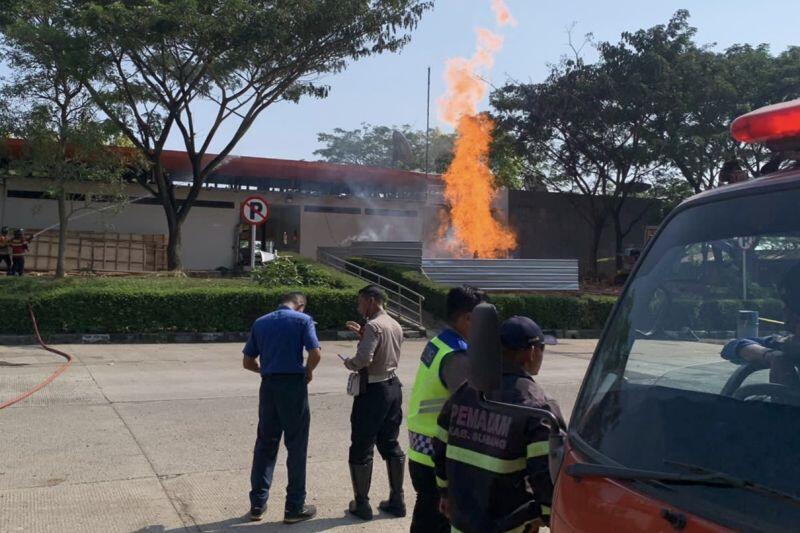 Sudah 10 Hari, Semburan Api di 'Rest Area' Tol Cipali Subang Belum Juga Padam!