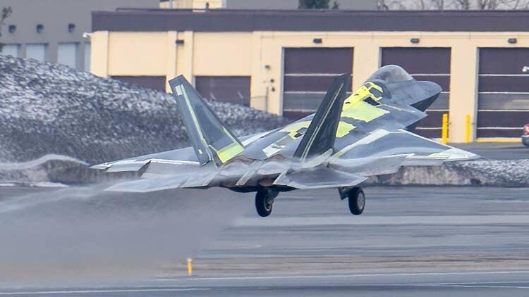 Satu Unit F-22 Raptor Kembali Bertugas Setelah Mengalami Kecelakaan 5 Tahun Lalu