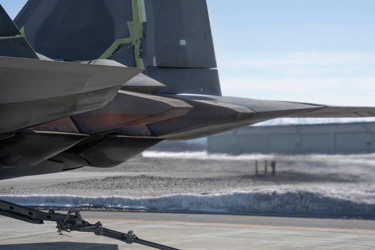 Satu Unit F-22 Raptor Kembali Bertugas Setelah Mengalami Kecelakaan 5 Tahun Lalu