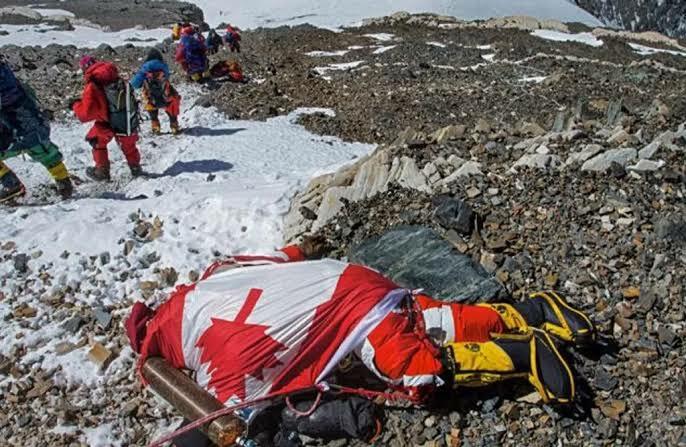 3 Fakta Kelam Pendakian Gunung Everest! Gunung Paling Mematikan di Dunia!