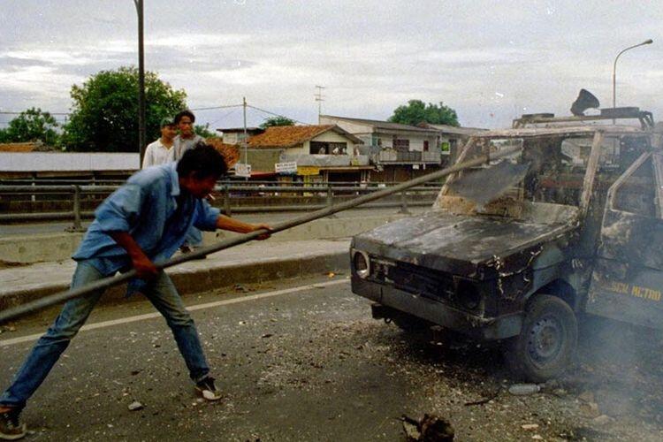 Mei 1998, Saat Jakarta Dilanda Kerusuhan Mencekam dan Ditinggal Para Penghuninya...

