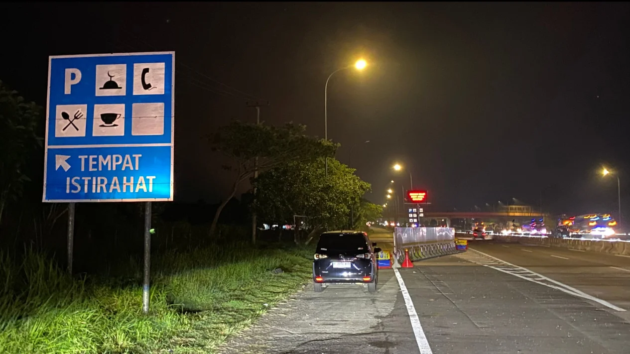 Dua Minggu Lebih, Semburan Api di Rest Area Tol Cipali Belum Padam