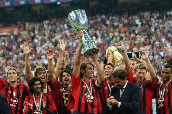 Ternyata Legenda Hidup Sepakbola, Banyak Yang Bermain Di AC Milan