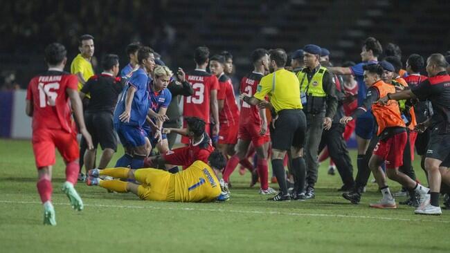 Pukul Komang Teguh, Kiper Thailand Punya Riwayat Kelakuan Buruk
