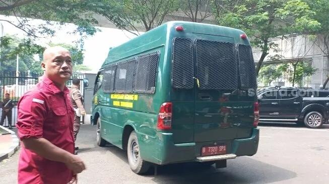 Mobil Tahanan Kejagung Bersiaga Jelang Pengumuman Hasil Pemeriksaan Menkominfo Jhonny