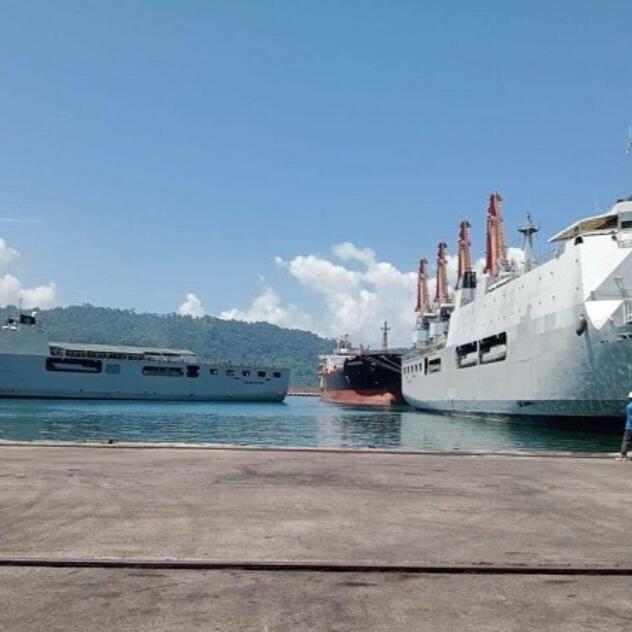 Dua Kapal Perang Merapat di Teluk Bayur Dukung Latsitardanus