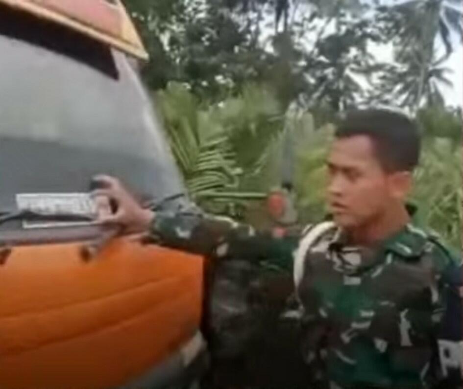 Jangan Sembarangan Pasang Stiker TNI, Atau Akan Bernasib Seperti Truk Ini!