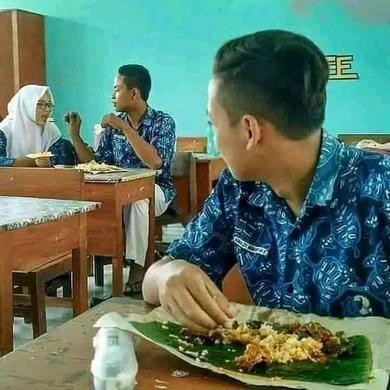 7 Potret Jomblo Diantara Pasangan Kekasih, Apakah Kalian Pernah Mengalaminya Gansist?