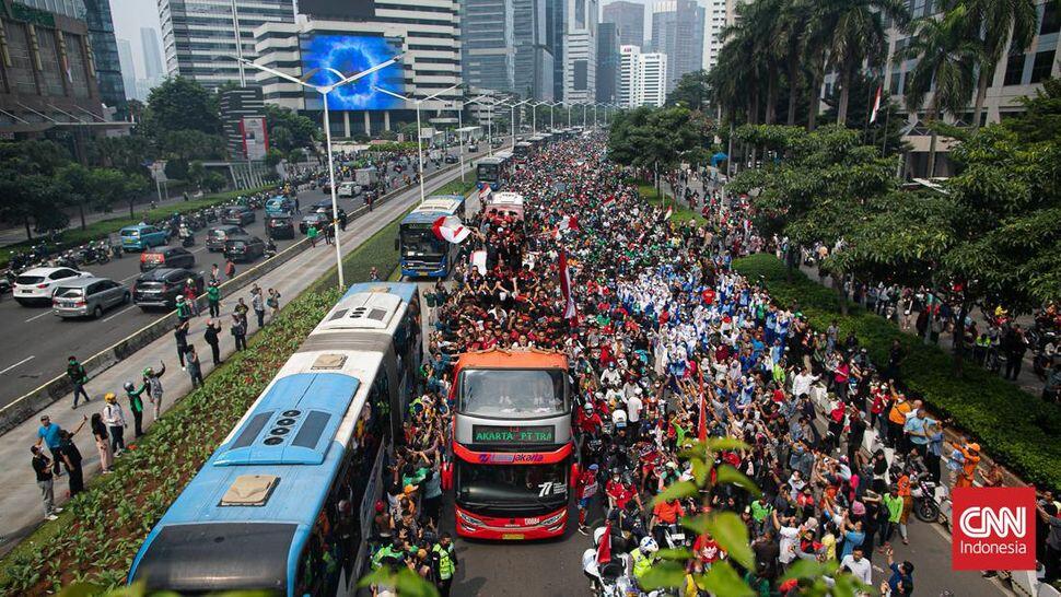 FOTO: Pawai Pahlawan SEA Games 2023 nan Meriah