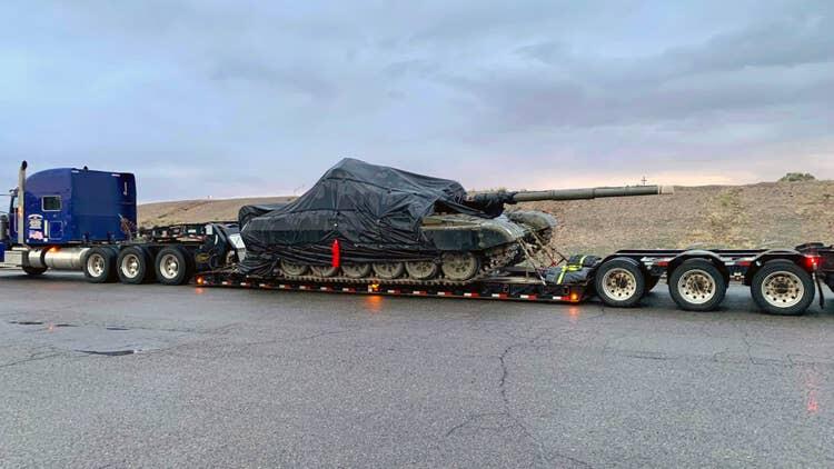 Tank T-72 Terlihat di Pom Bensin Amerika, Mau Dibawa Kemana ?