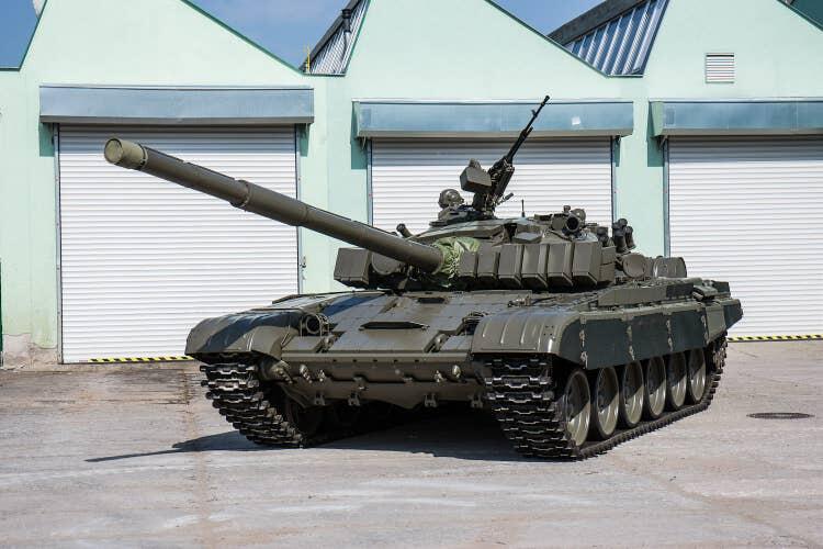 Tank T-72 Terlihat di Pom Bensin Amerika, Mau Dibawa Kemana ?