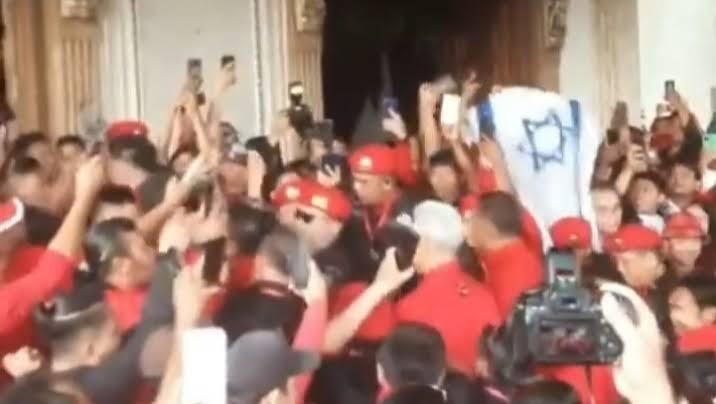 Abu Janda Sorot Kunjungan Ganjar Pranowo ke Manado Disambut Bendera Israel: Keren!