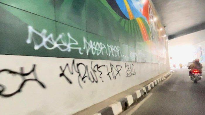 Miris! Beberapa Bulan Diresmikan Underpass Dewi Sartika Depok Dicorat-coret!