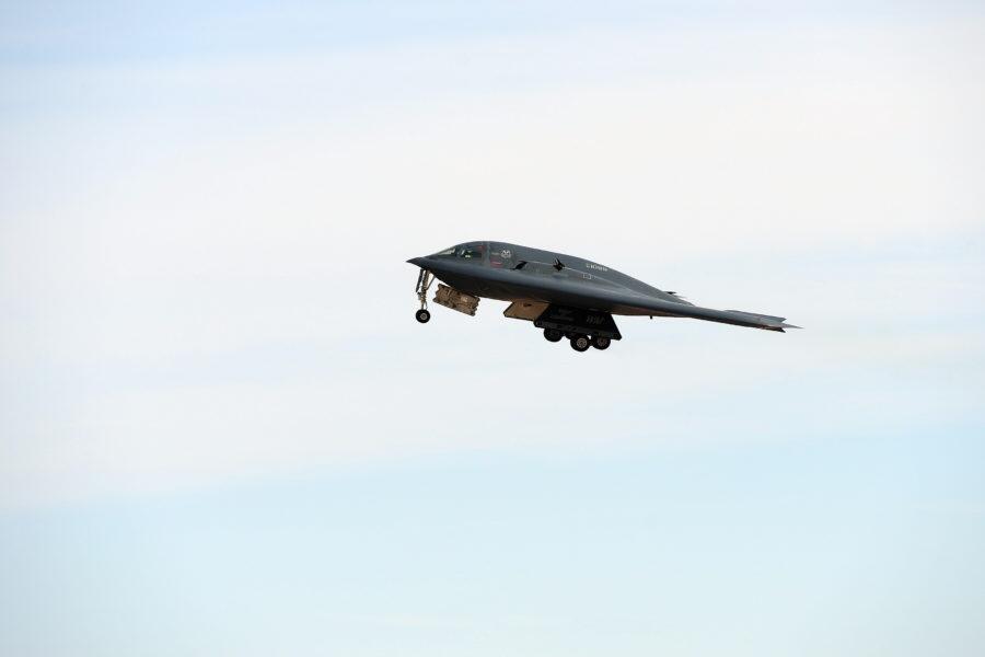 Setelah 6 Bulan Tidur Pulas di Hanggar, B-2 Spirit Diberi Izin Untuk Kembali Terbang 