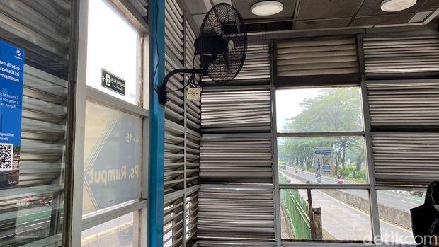 Akan Direvitalisasi, Begini Kondisi Mirisnya Halte TransJ Pasar Rumput