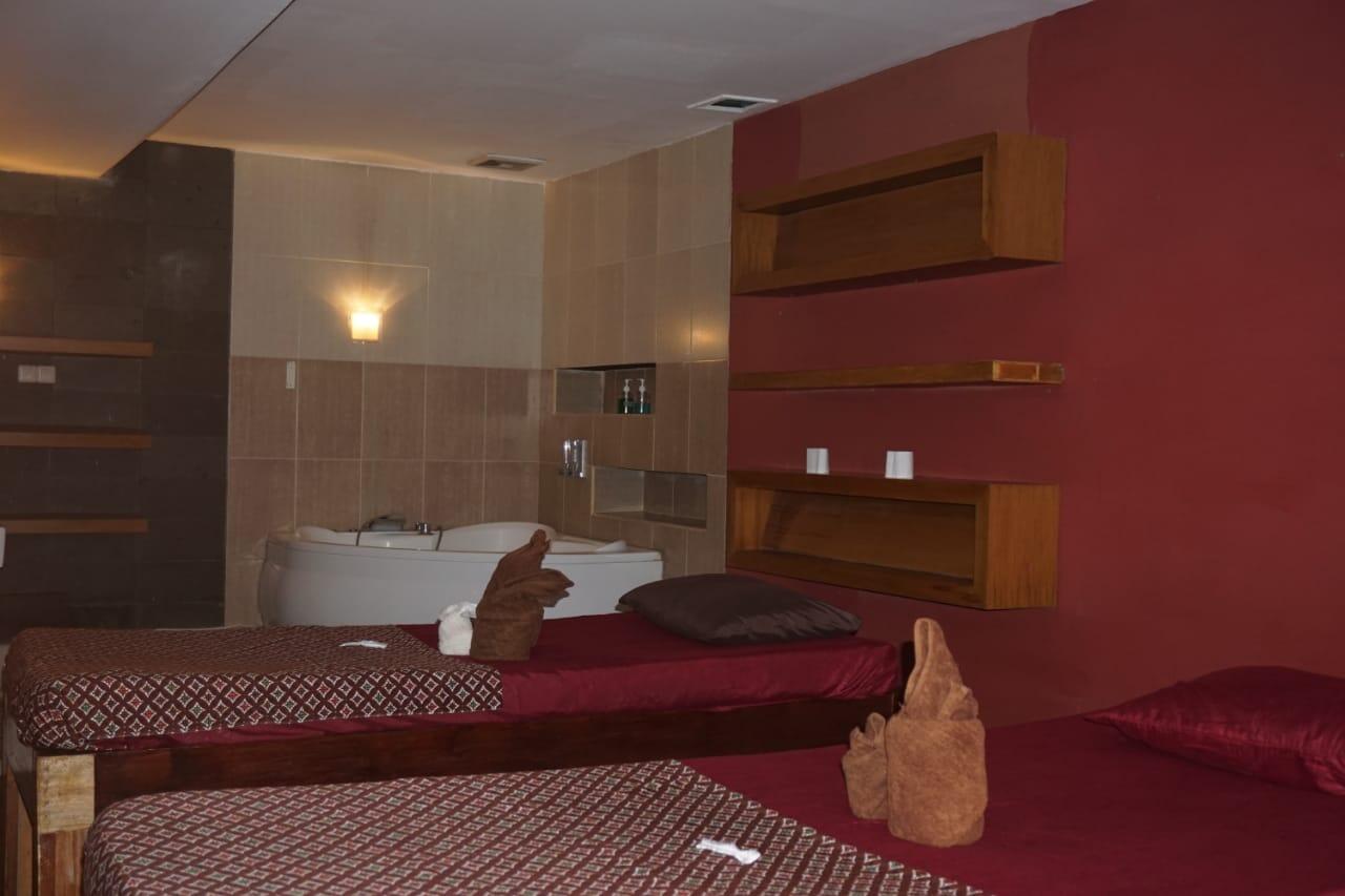 Baheera Spa Aston Tropicana