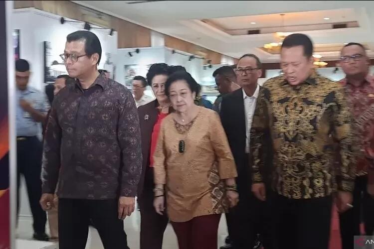 Inspiratif Megawati Beli Pesawat Rusia Akibat Embargo, Saya Tau Lebih Dulu Tak Robek!