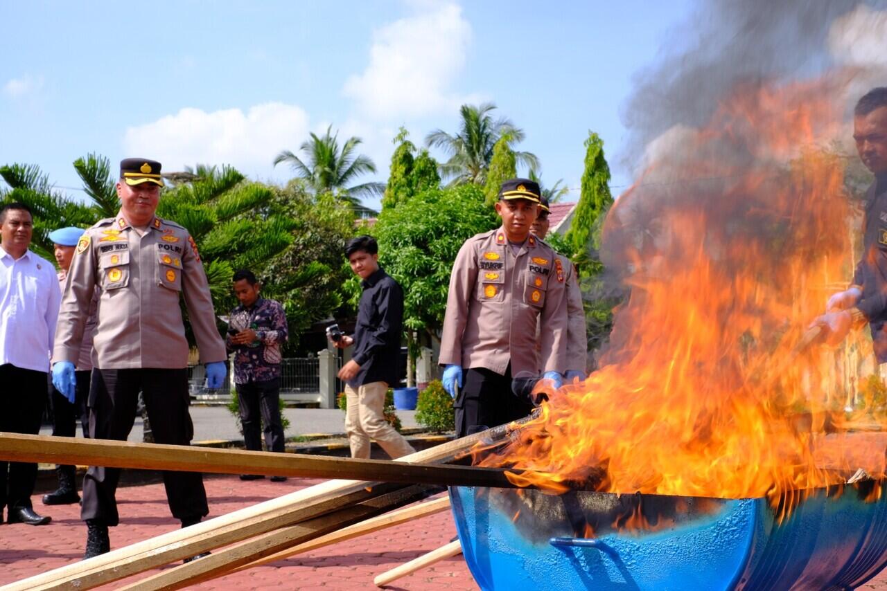 Polres Aceh Utara Musnahkan Barang Bukti Narkoba Senilai Belasan Miliar